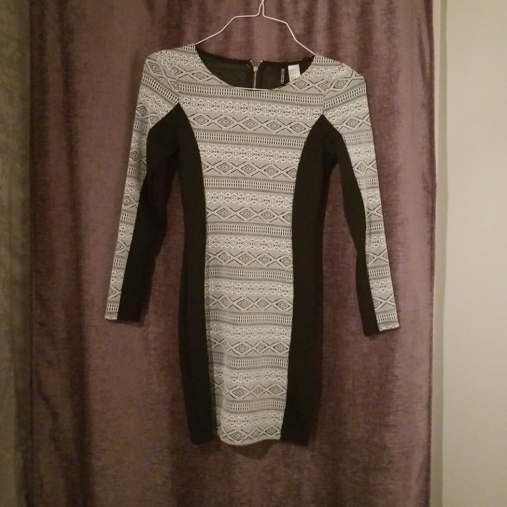 Black & white long sleeve dress